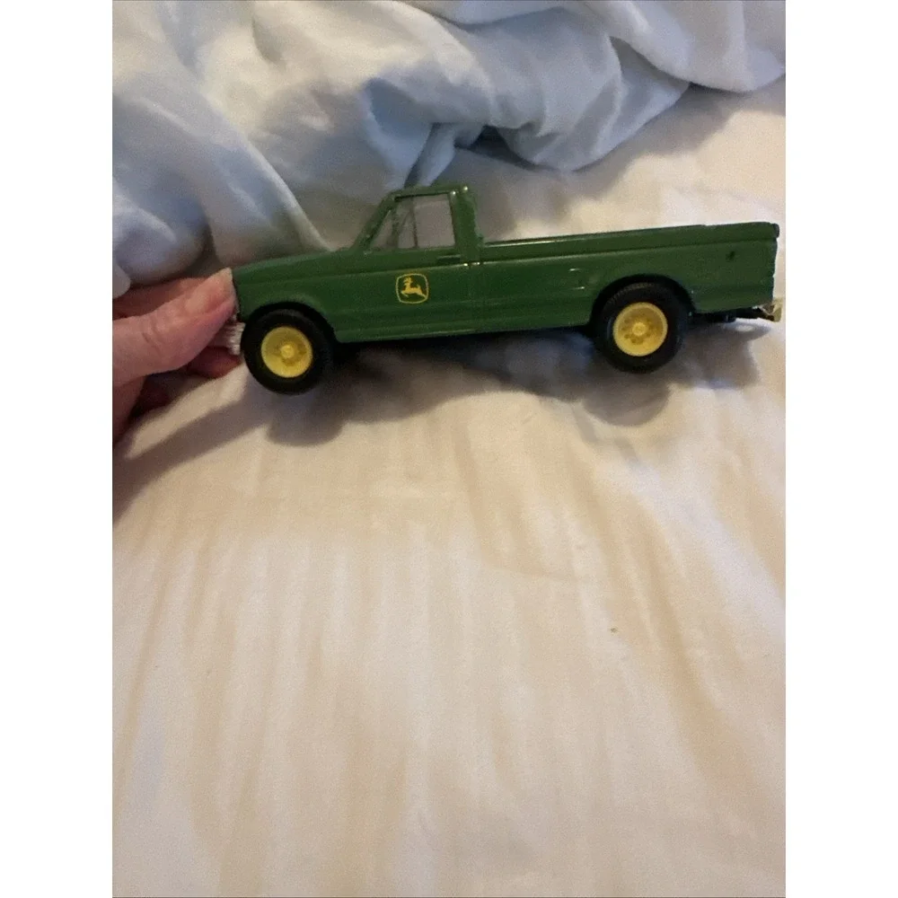 1990's Metal (Working Tailgate) Ertl John Deere Dealership Truck Vintage Green